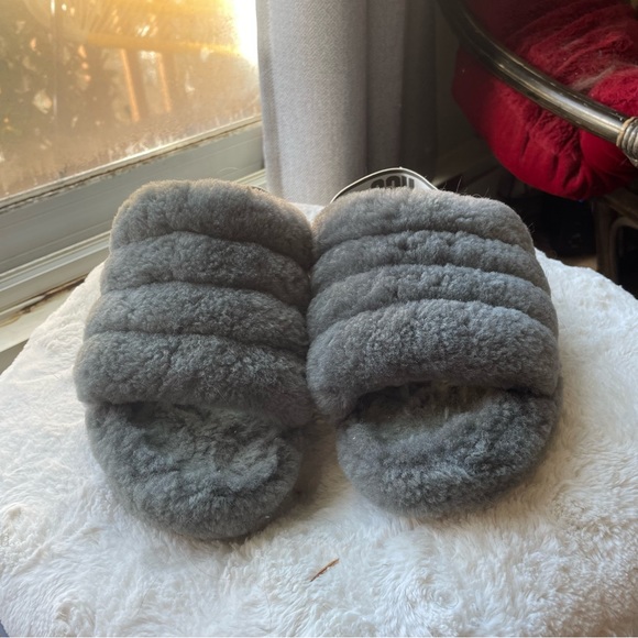 SOLD / Ugg Fluff Yeah Slippers - Picture 2 of 8